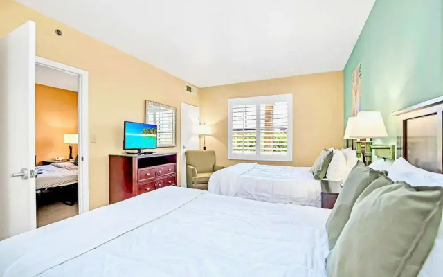 Condo Near Universal Studios With Pool , Hot Tub