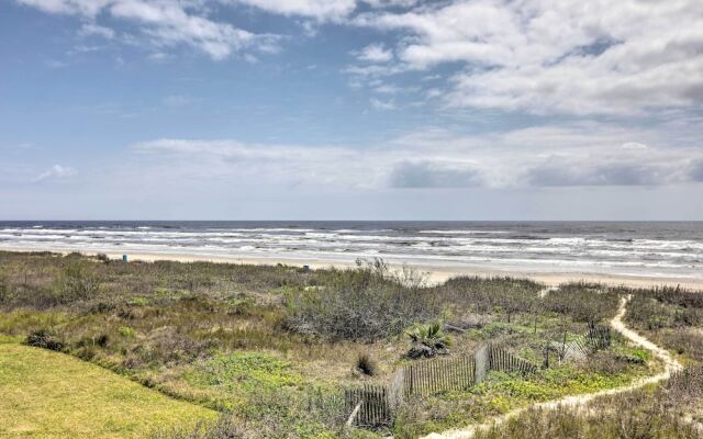 Oceanfront Galveston Home - Walk to Beach!