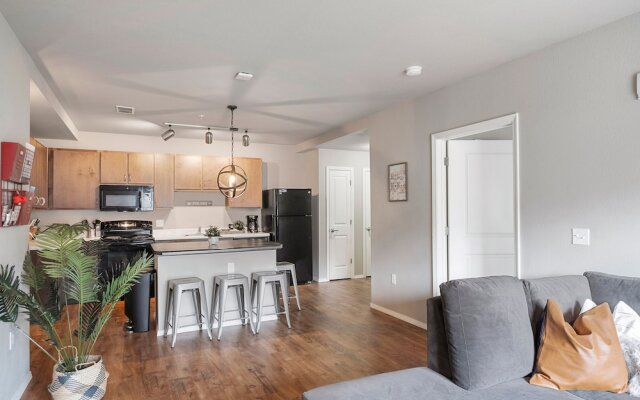 The Luxe Suites at University of Arkansas