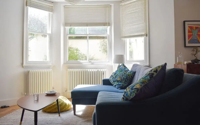 Modern 3 Bedroom Flat in Central Brighton Townhouse