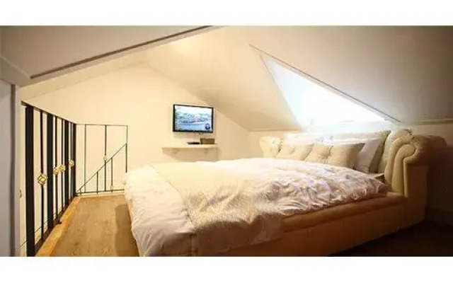 Nami Island Thira Pension