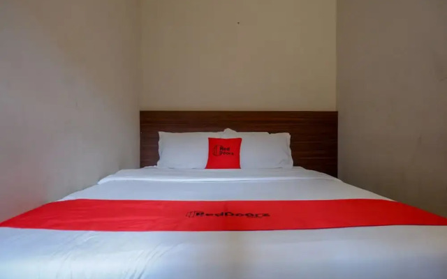 RedDoorz near Stasiun Tawang Semarang