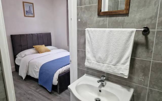 Inviting 2-bed Apartment in Ilford