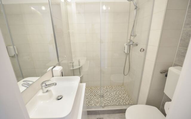 Candy Studio - Cismigiu Gardens - Quiet Room - Open Kitchen -smart Tv