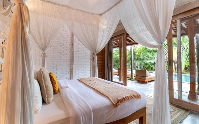 Peaceful 4 Bedrooms Private Pool Villas Rice Field View – Guest Rooms – Kerobokan Kelod