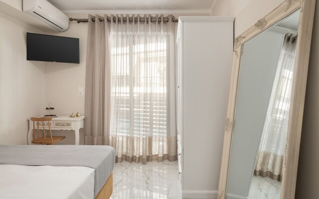 Elvira City Apartment