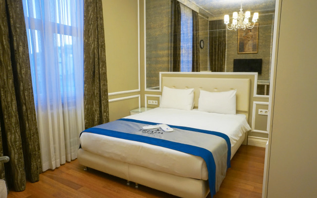 Triada Hotel