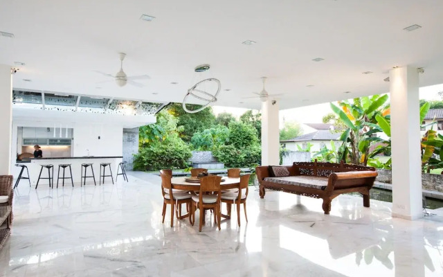 The Happy 8 Retreat X White House