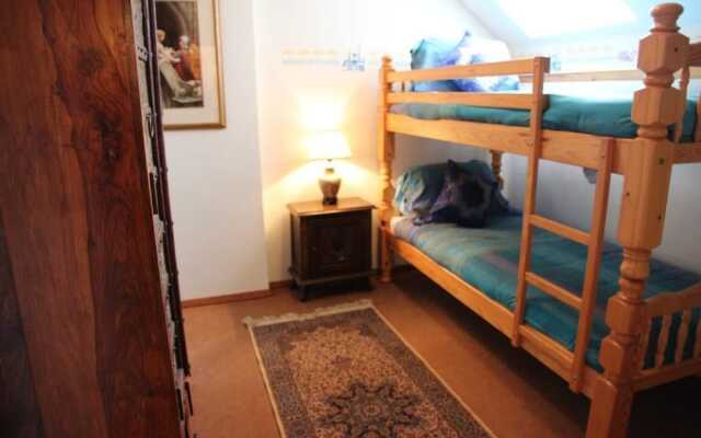 The Archeologist Home-Chateau Le Mur