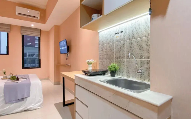 Peach Tone Studio At Evenciio Margonda Apartment