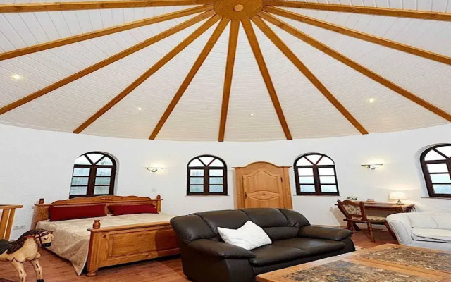 Strotzbusch Forest Hideaway