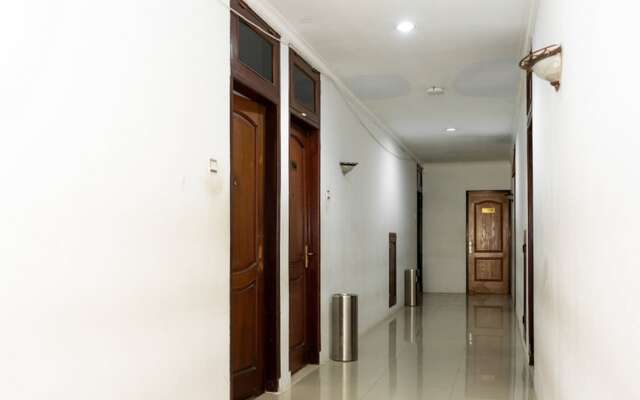 RedDoorz Plus Syariah near Java Supermall Semarang 2