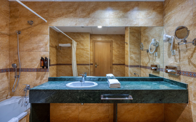 Senator Cádiz Spa Hotel