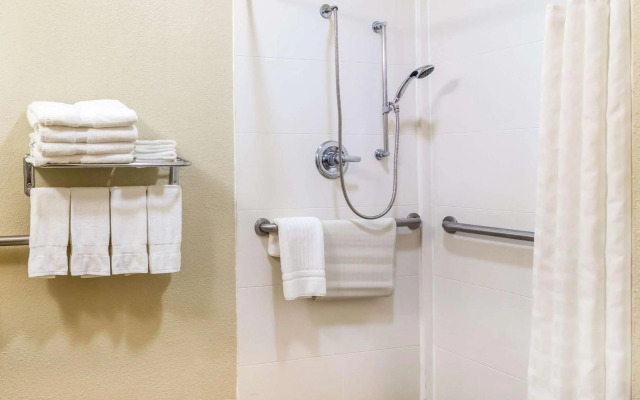 Comfort Suites