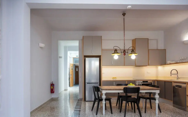 stylish apt up to 4 in Rethymno