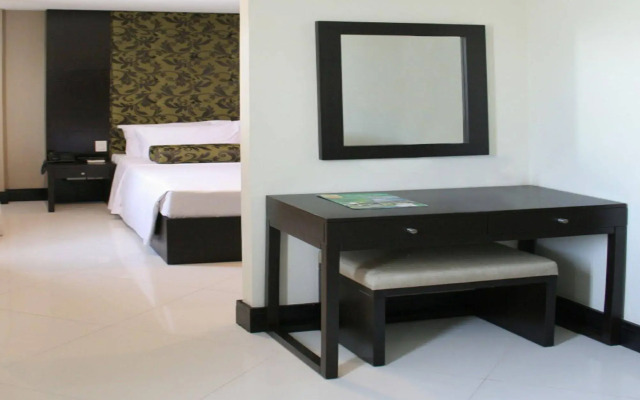 Green Glass Hotel