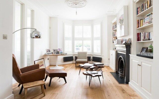 Spacious And Stylish 3BR Apartment Near Paddington.