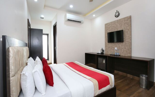 OYO 10027 Hotel Red Petal