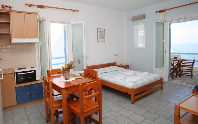 Agnadi Syros Beachfront Studios & Rooms