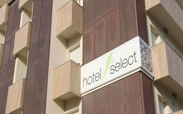 Hotel Select Suites & Spa / Apartments