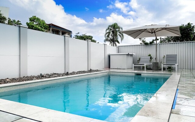 Surfers Paradise Holiday Beach House