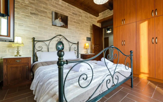 Villa Ahlades