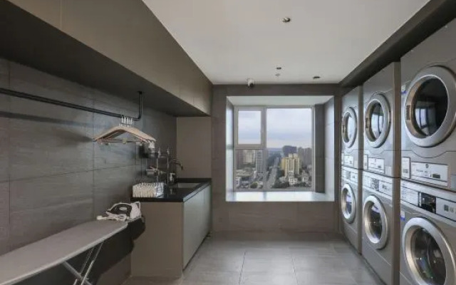 Shenyang Tiexi Square Baogong Street Light Residence Hotel