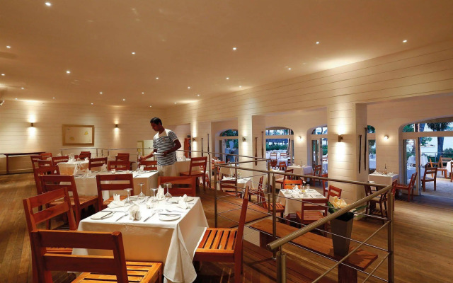 Mauricia Beachcomber Resort & Spa