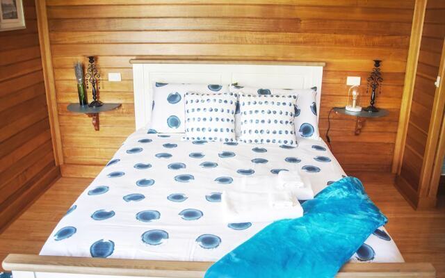 Artee House - A Bright Escape