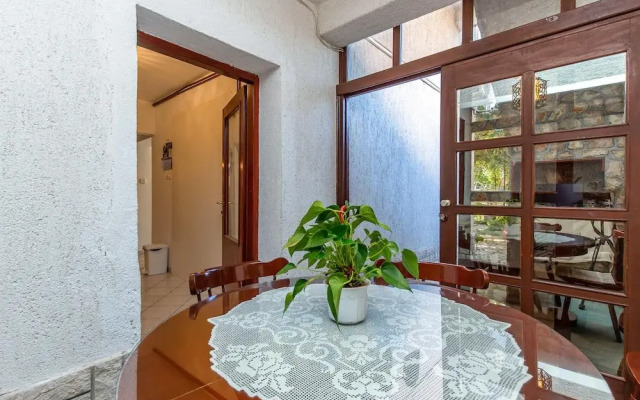 Beautiful apartment in Novi Vinodolski w/ 2 Bedrooms