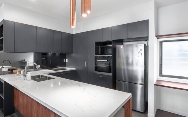 Manhattan Terrace House