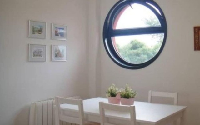 Ares 100587 2 Bedroom Apartment By Mo Rentals