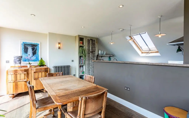 Stunning Penthouse Apartment Near Battersea Park