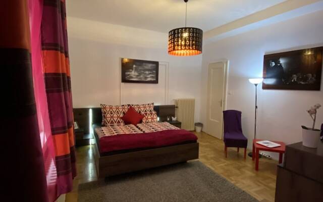 Budapest Promenade Cherry