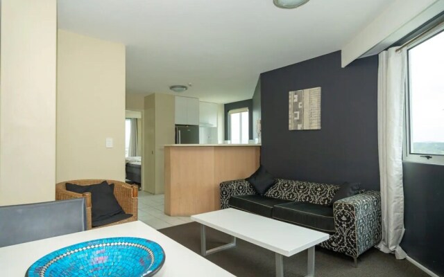 Comfortable 2 Bedroom Apartment With River Views