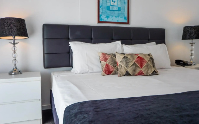 Broadbeach Savannah Hotel & Resort