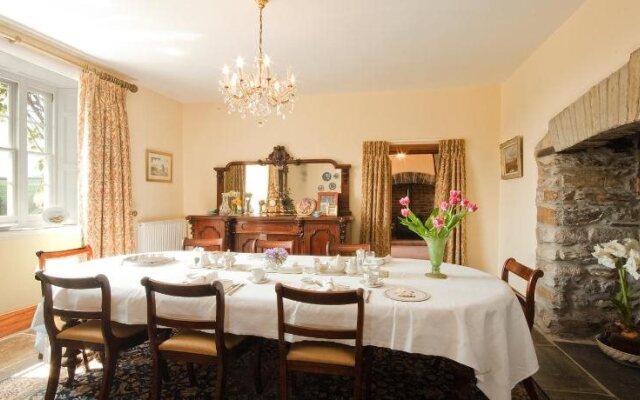 Cadson Manor