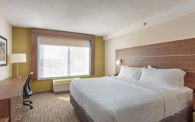 Holiday Inn Express & Suites Belleville by IHG