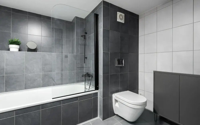 Modern loft-apart near metro Křižíkova