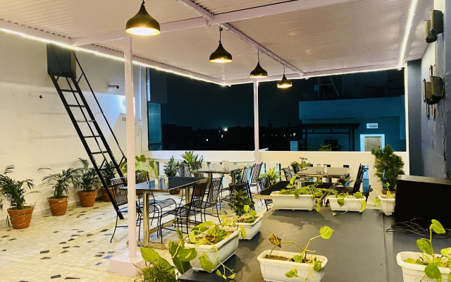 OYO 24106 Shri Raj Laxmi Palace