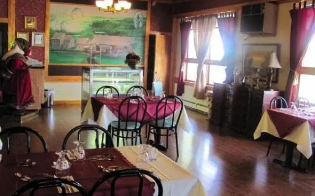 Silverwood Inn & Suites