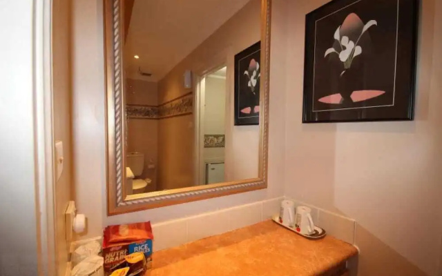 Kalimna - Spa Room – Guest Rooms – Blackheath