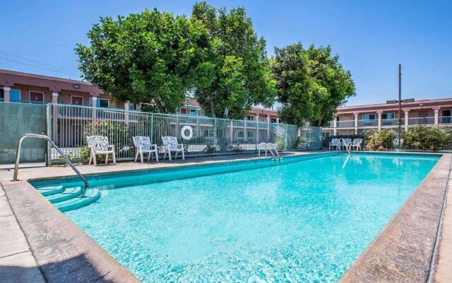 Rodeway Inn South Gate - Los Angeles South