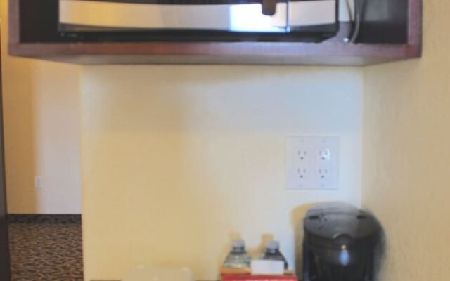 Prairie Moon Inn & Suites Macklin