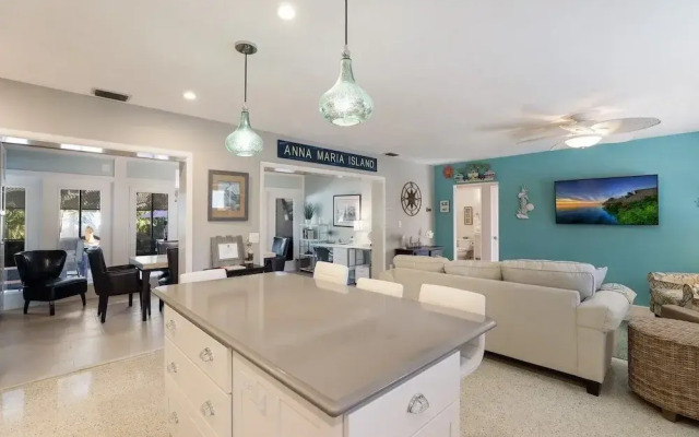Bayside Bliss 3 Bedroom Home by RedAwning