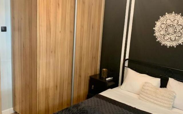 Modern and Spacious Apartment /5min walk to the center