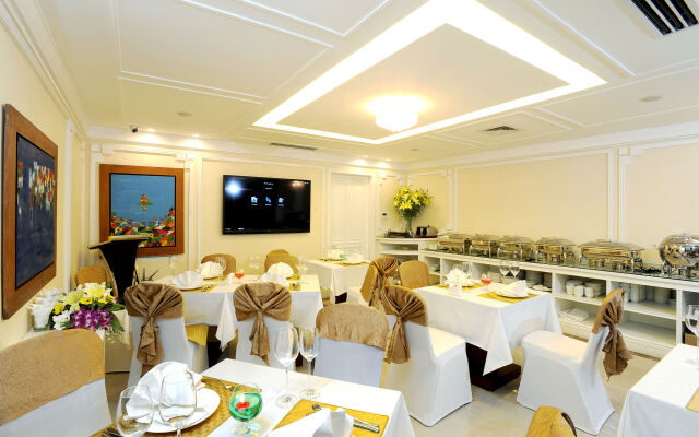 New Era Hotel & Villa