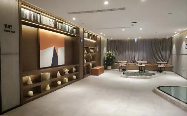 Yilongxuan Hotel (Guangzhou Baiyun Airport Renhe Subway Station)