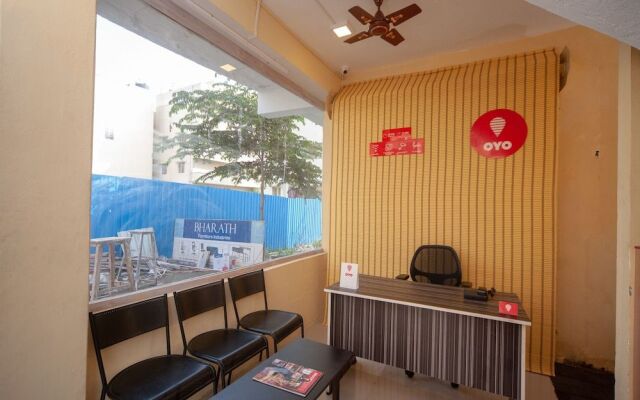 Oyo 25004 Vinayak Residency