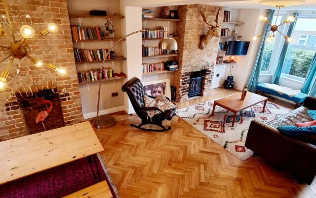 Eclectic seaside 4 bedroom artists residence